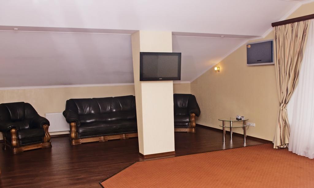 Sv Park Hotel Kharkiv Extérieur photo