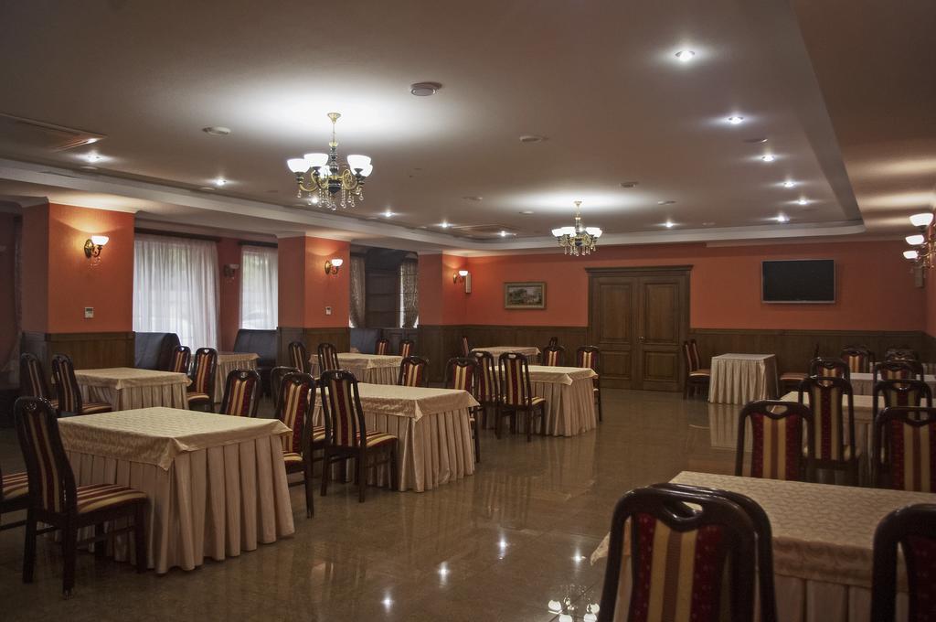 Sv Park Hotel Kharkiv Extérieur photo