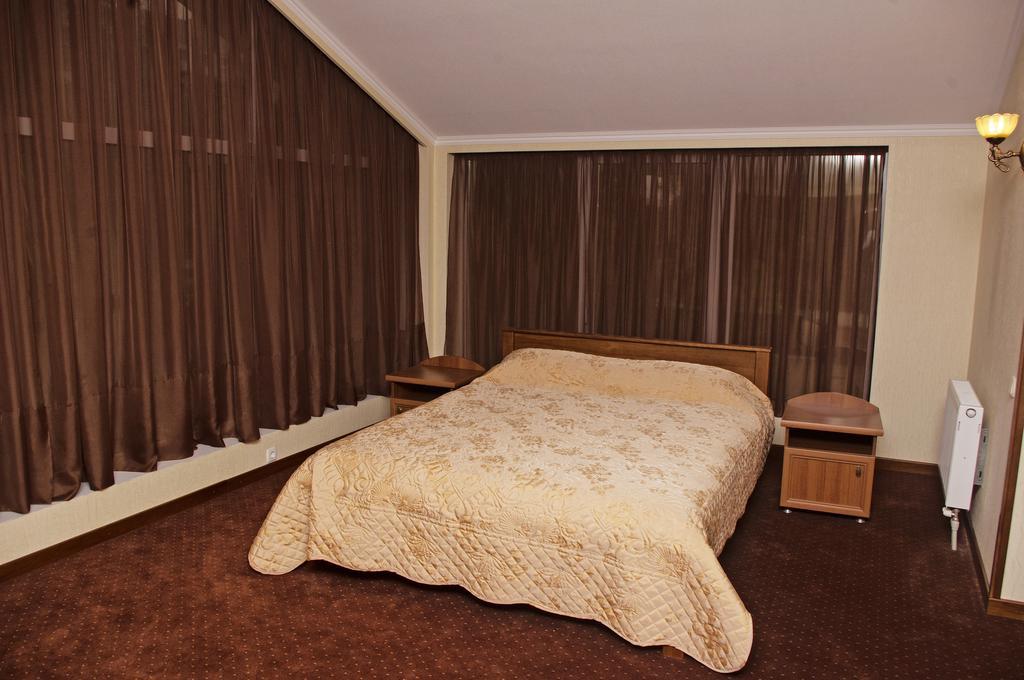 Sv Park Hotel Kharkiv Extérieur photo