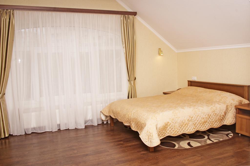 Sv Park Hotel Kharkiv Extérieur photo