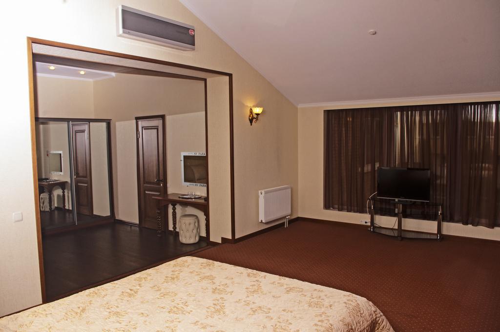 Sv Park Hotel Kharkiv Extérieur photo