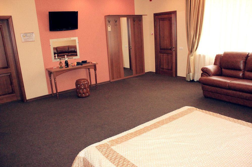 Sv Park Hotel Kharkiv Extérieur photo