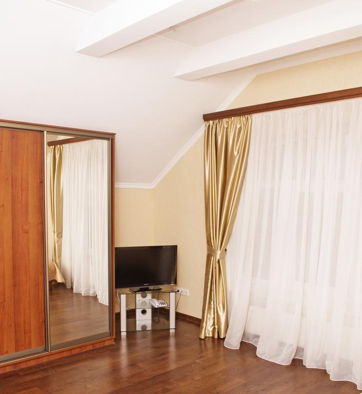 Sv Park Hotel Kharkiv Extérieur photo