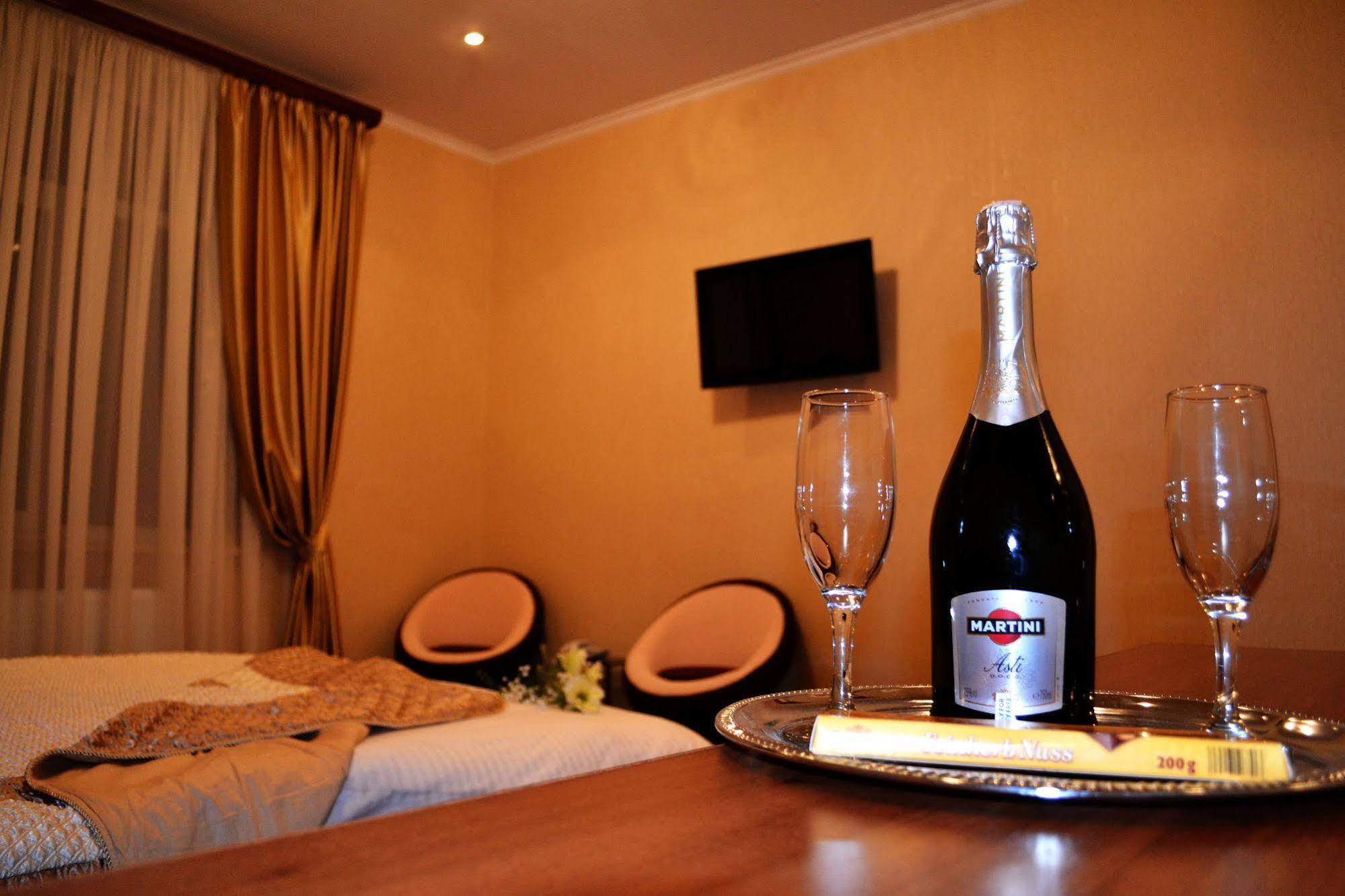 Sv Park Hotel Kharkiv Extérieur photo