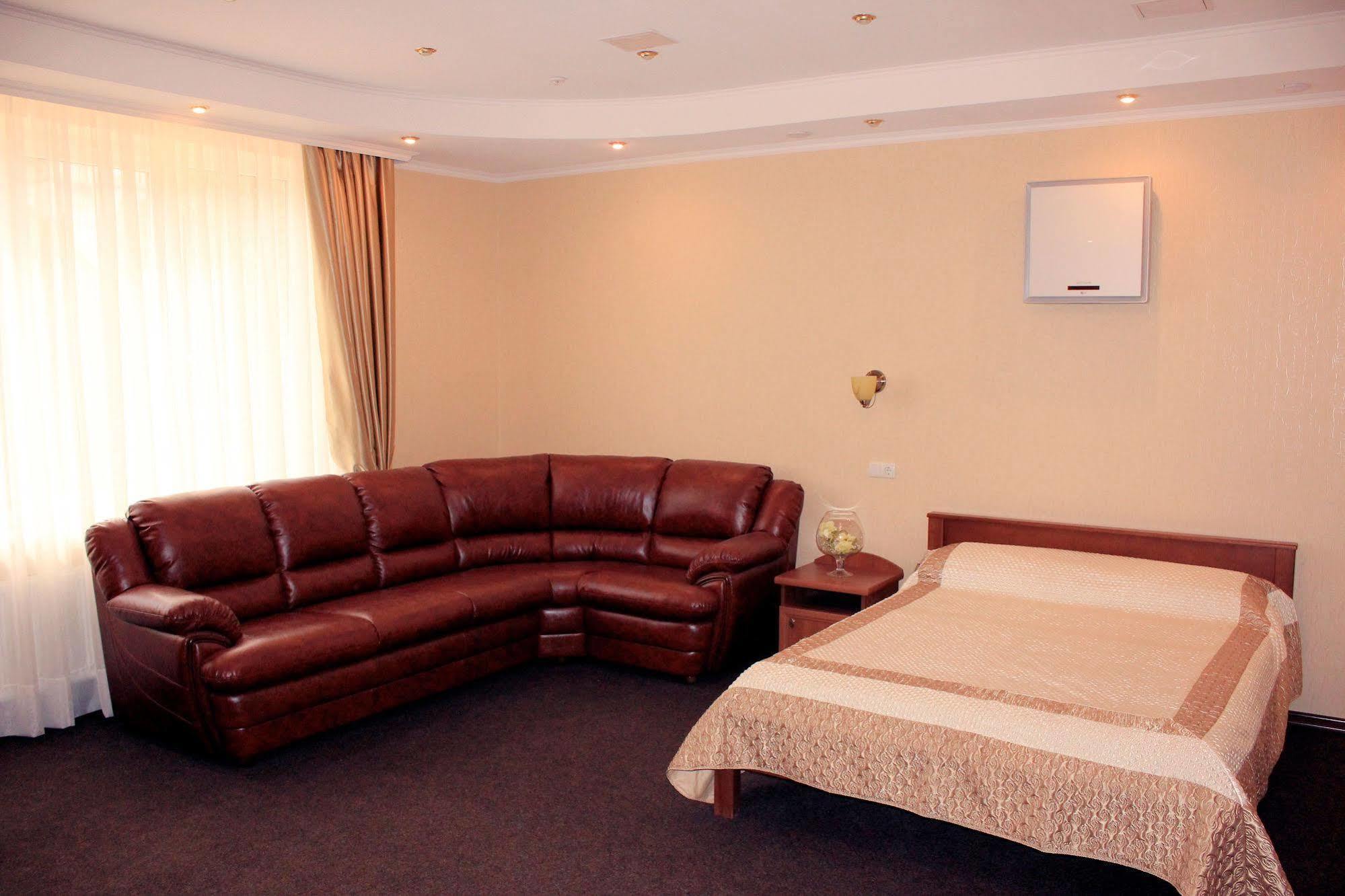 Sv Park Hotel Kharkiv Extérieur photo